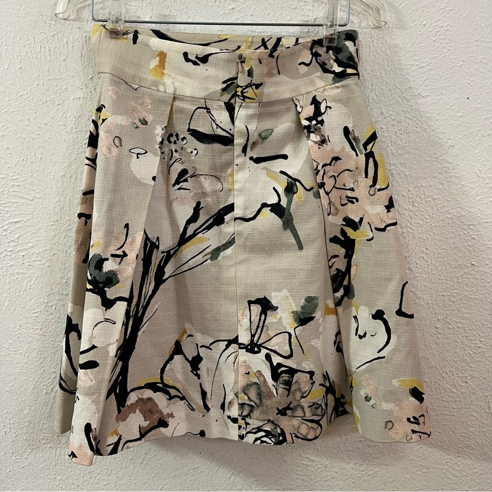 Black Halo beige large flower a-line skirt - Picture 6 of 9